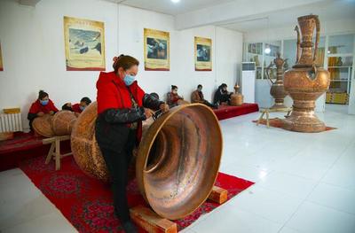 洛浦縣 傳統(tǒng)手工藝品敲開(kāi)致富之門(mén)